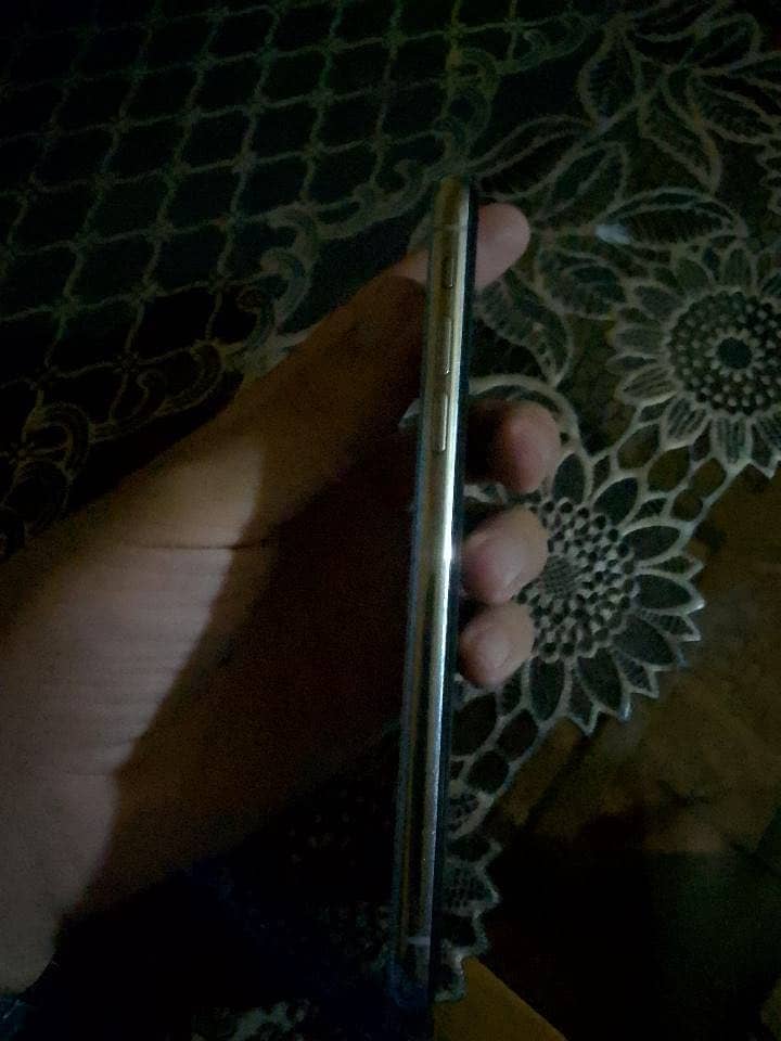 Apple iPhone X 4