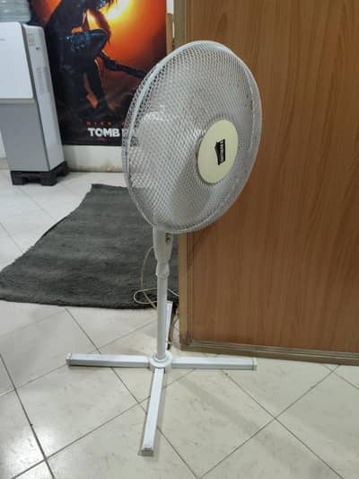 Small Pedestal Fan - Energy Saver - Working 100% Perfect - 3 Speeds