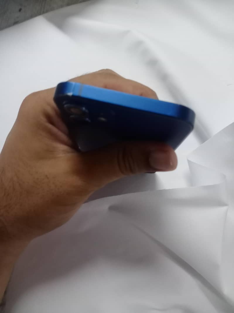 Apple iPhone 12 3