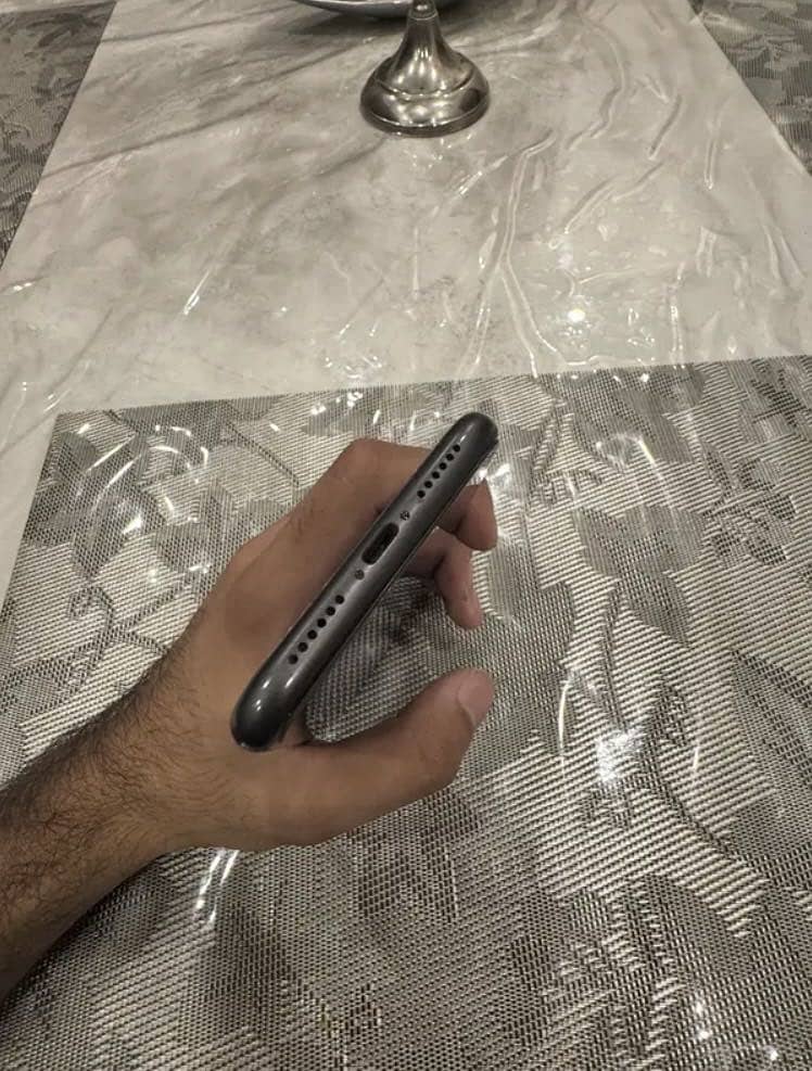 Apple iPhone 11 4