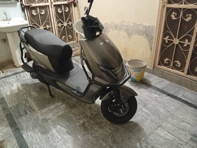 Revoo c 32 young