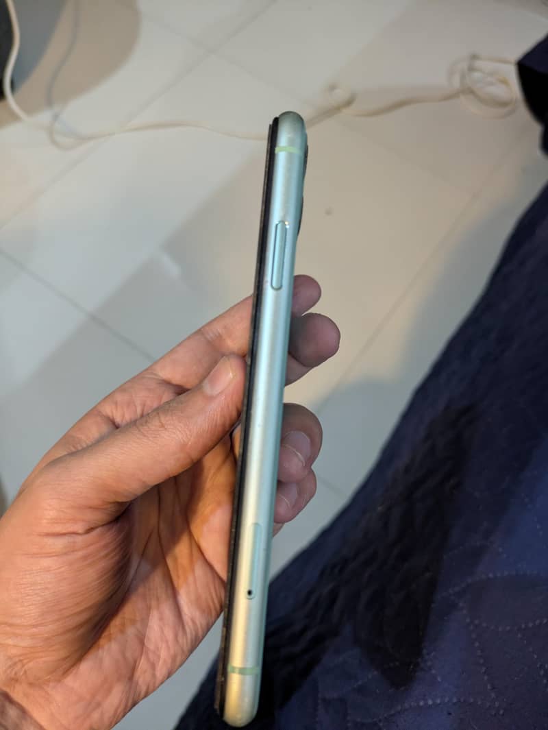 Apple iPhone 11 3