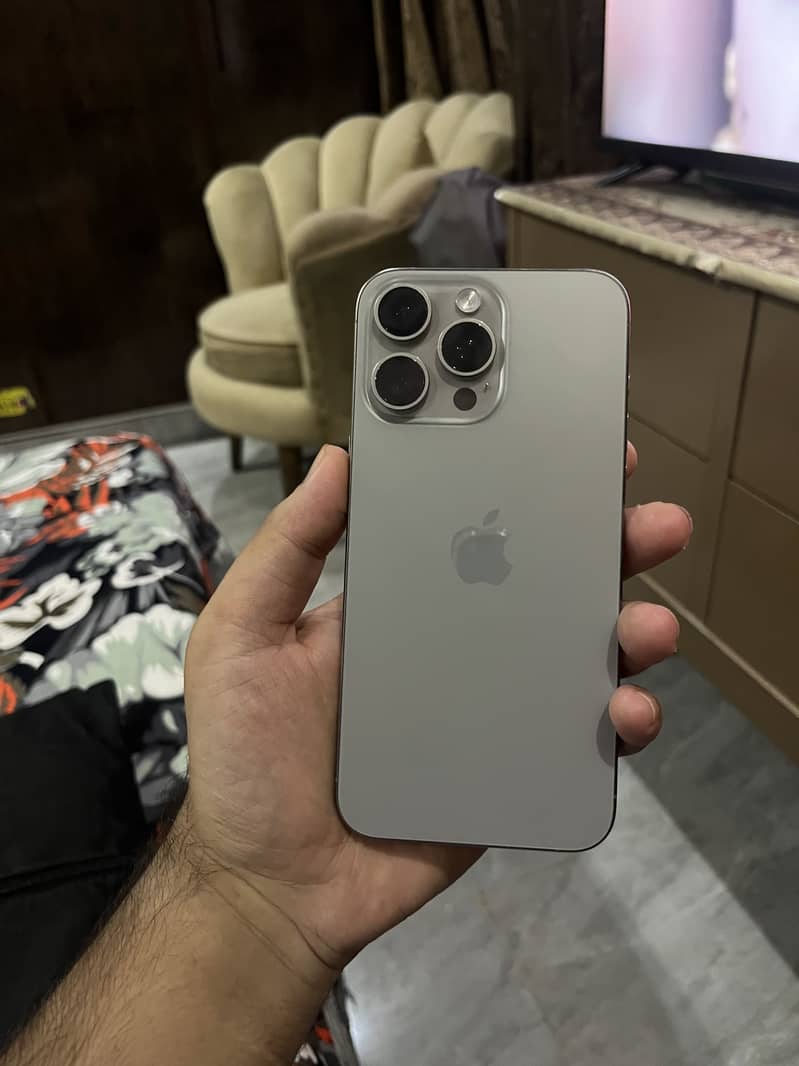 Apple iPhone 15 Pro Max 0