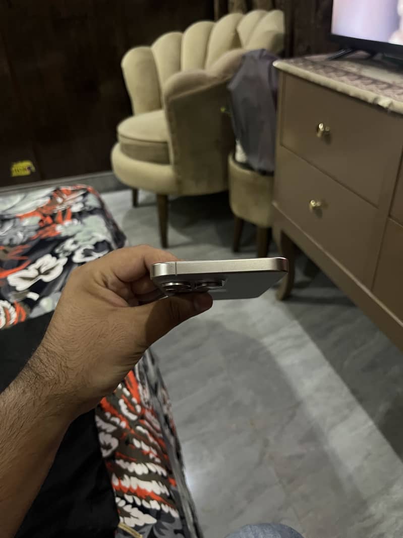 Apple iPhone 15 Pro Max 1