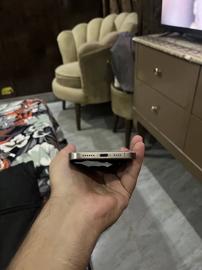 Apple iPhone 15 Pro Max 2