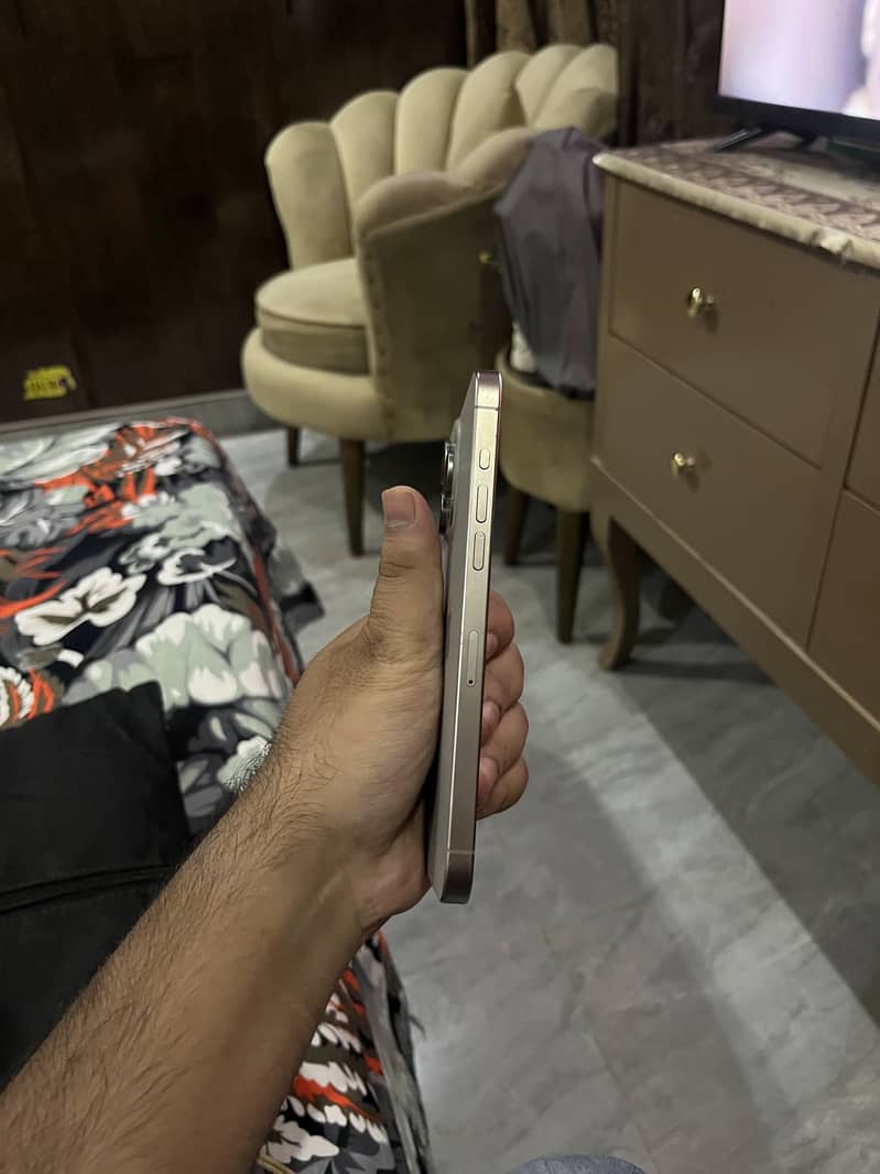 Apple iPhone 15 Pro Max 3