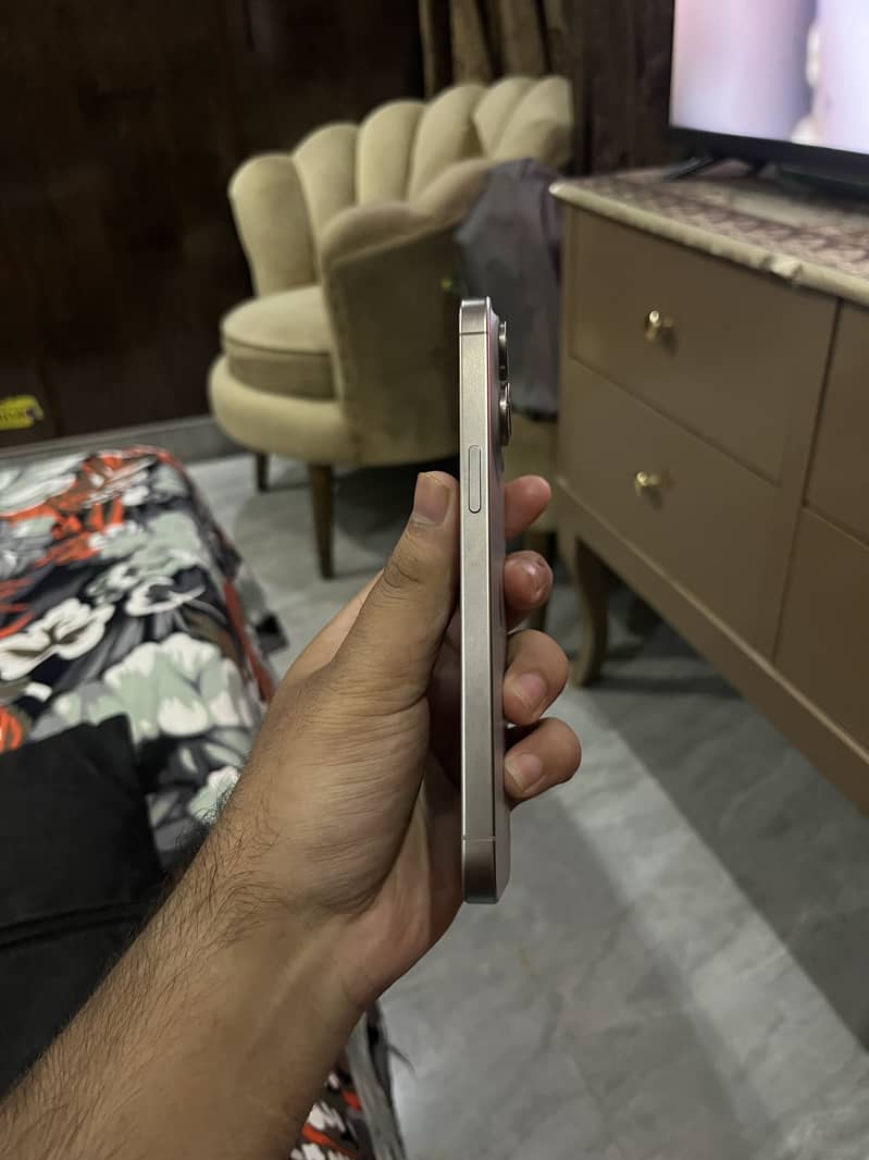 Apple iPhone 15 Pro Max 5