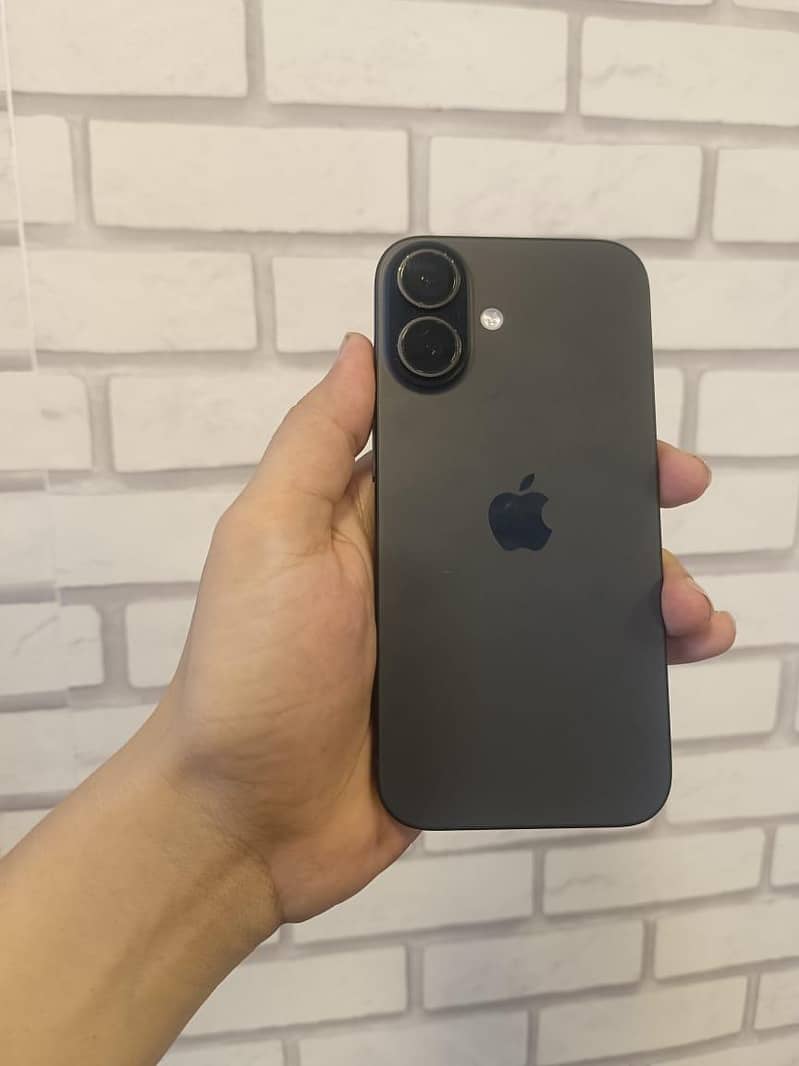 Apple iPhone 16 0