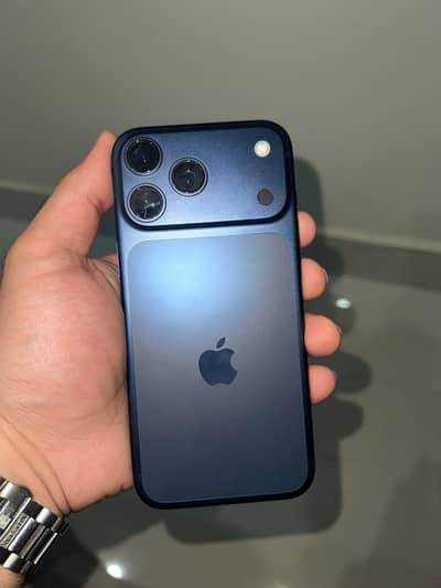 Apple iPhone 17 Pro Max (Factory unlock)non pta 10/10 with box 256 Gb