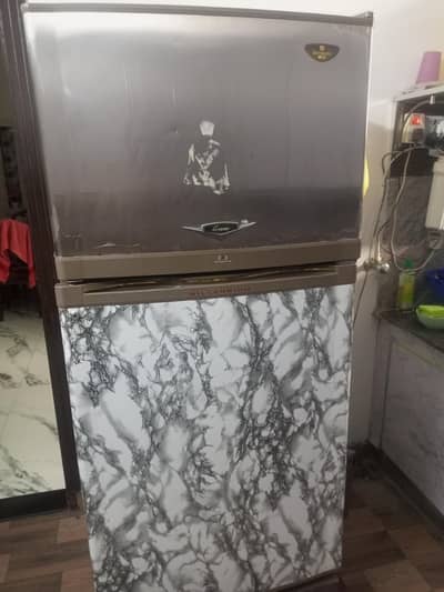 downlance frig good condition