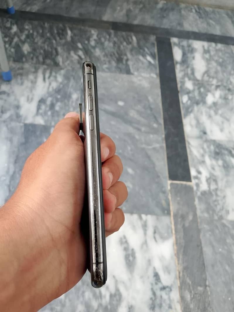 Apple iPhone X 3