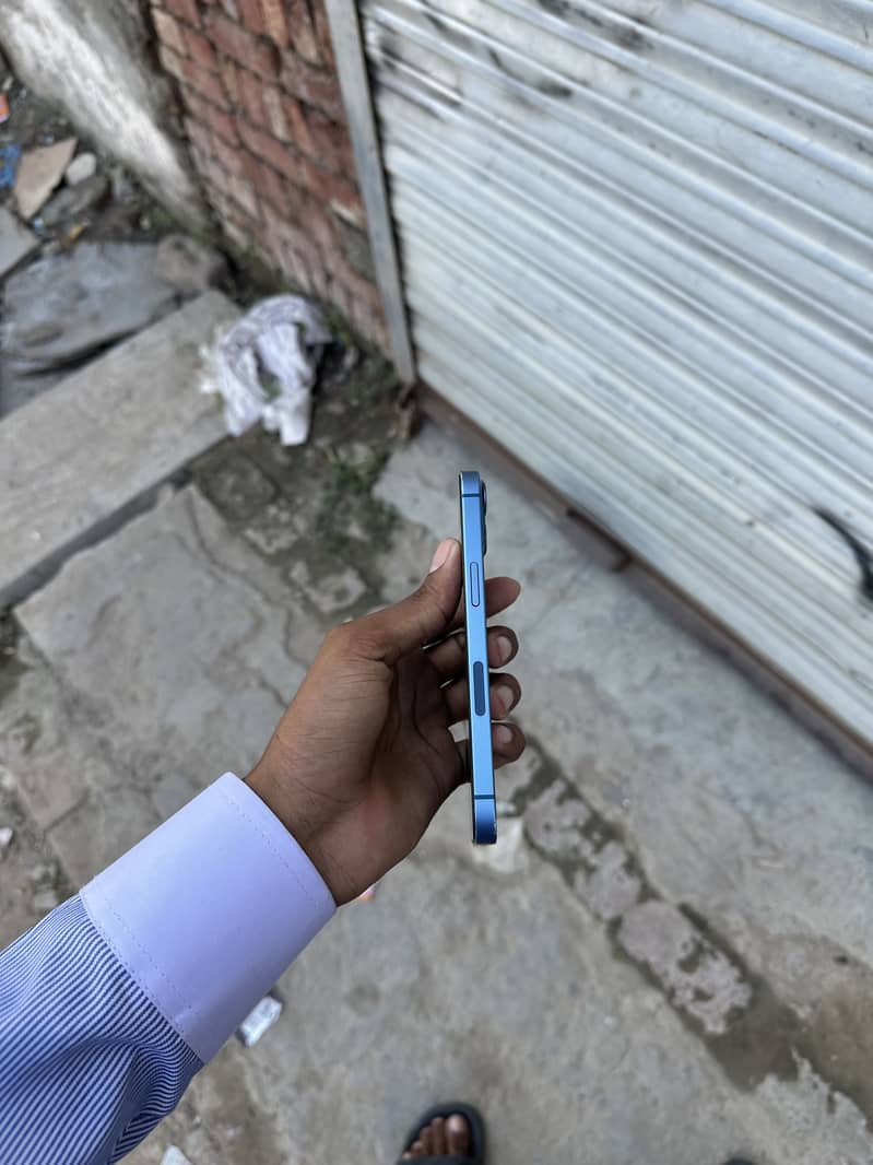 iPhone 13 7