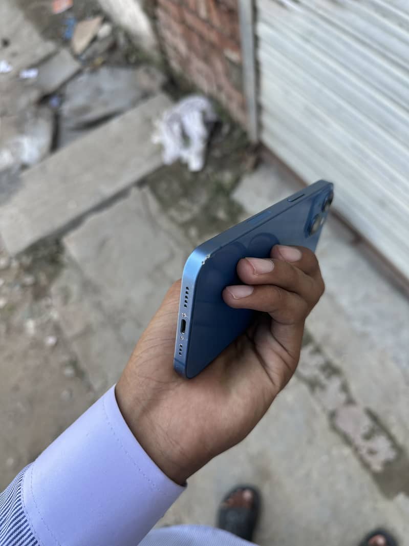 iPhone 13 8