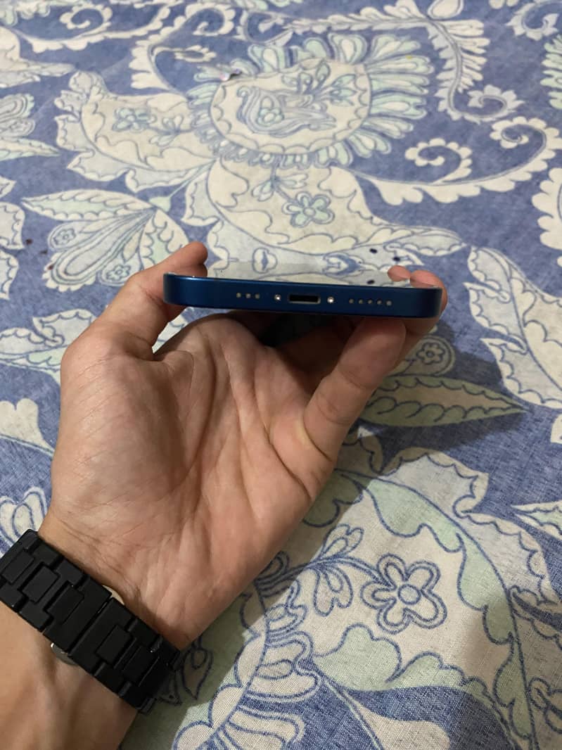 Apple iPhone 12 6
