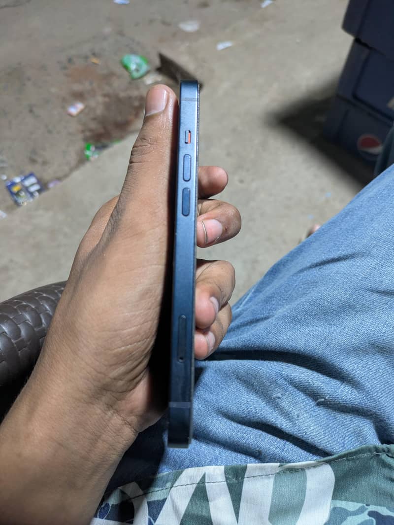 Apple iPhone 13 2