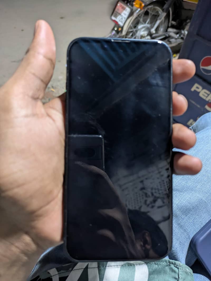 Apple iPhone 13 4