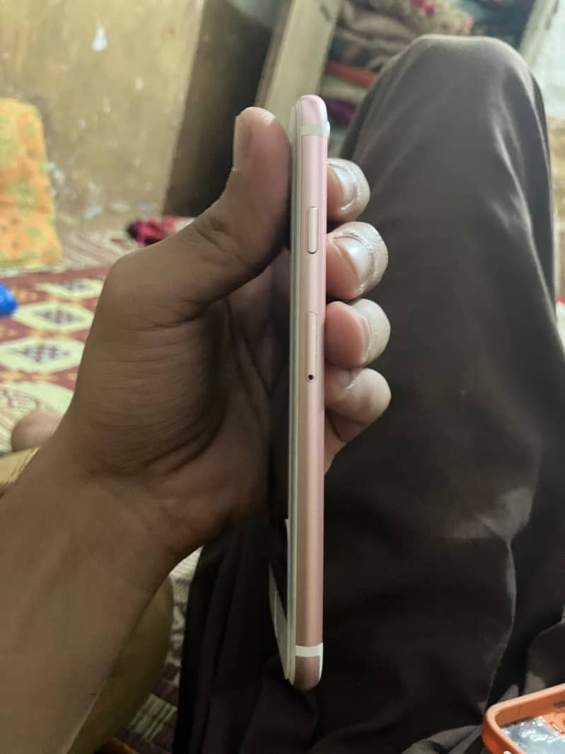 Apple iPhone 7 1