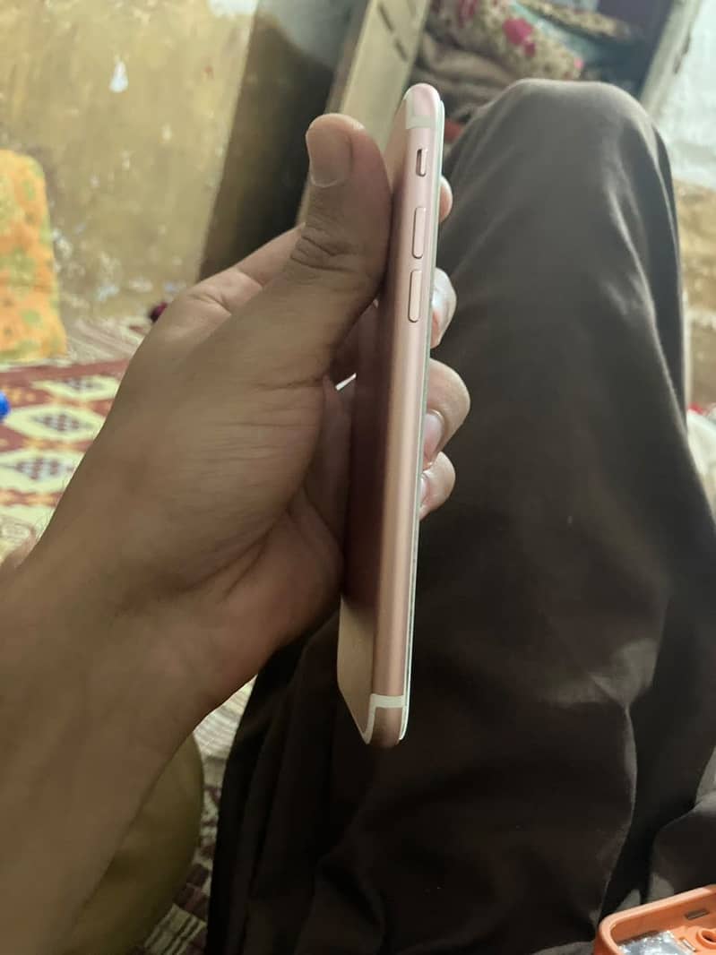 Apple iPhone 7 2
