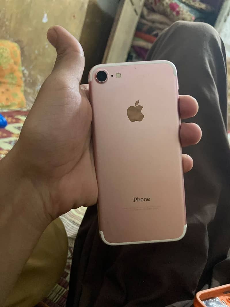 Apple iPhone 7 3