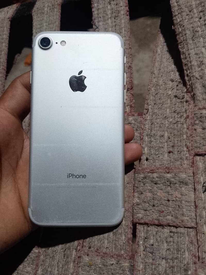 Apple iPhone 7 1