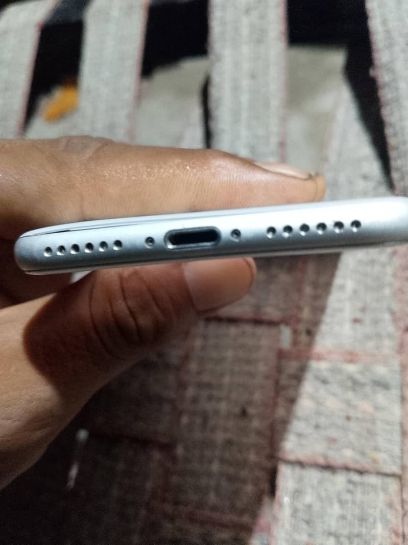 Apple iPhone 7 2