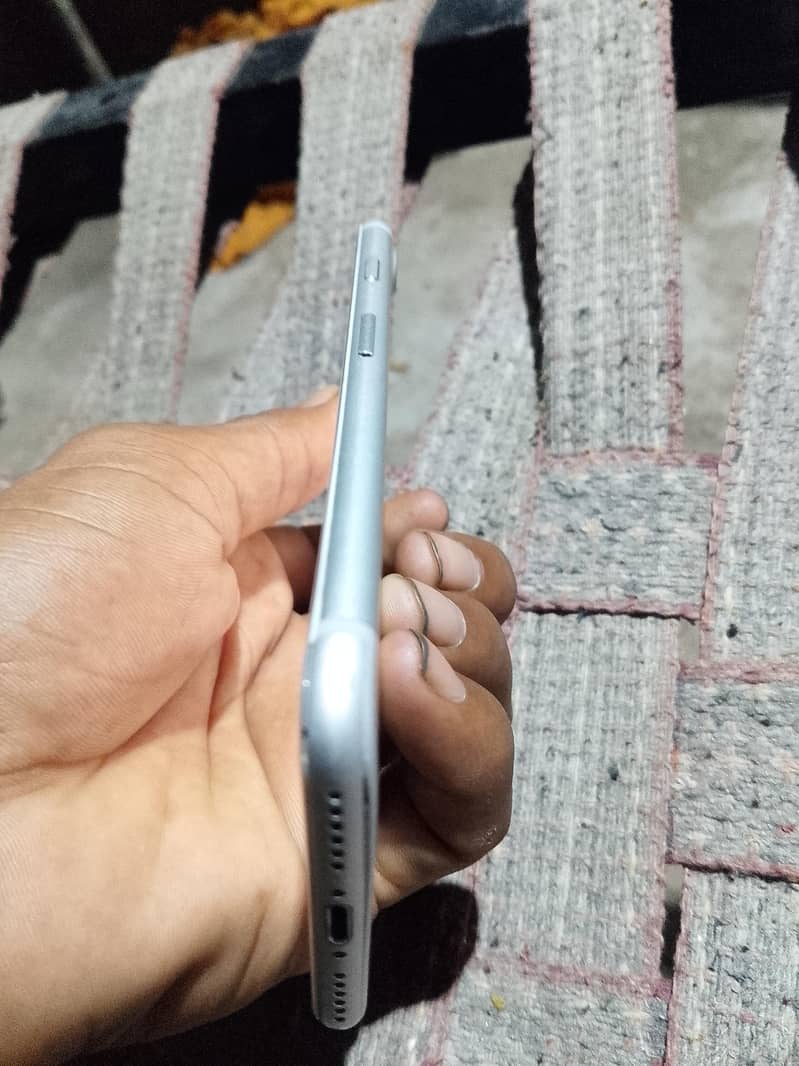 Apple iPhone 7 3
