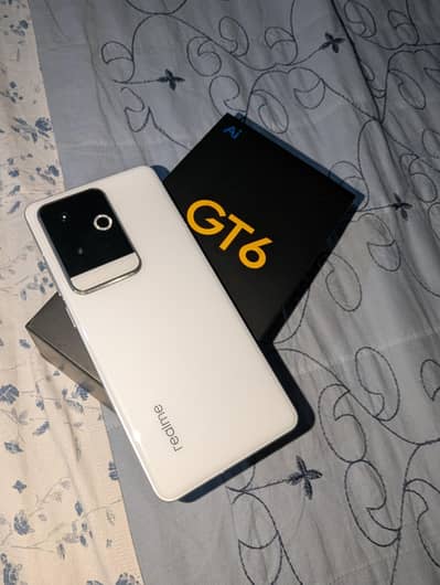 Realme GT 6
