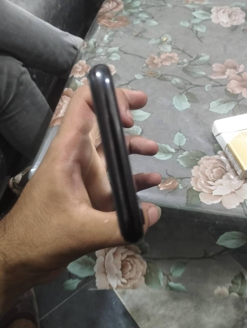 Apple iPhone X 4
