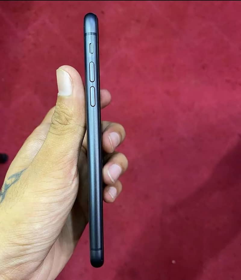 Apple iPhone 11 3