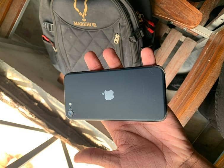 Apple iPhone SE 3 0