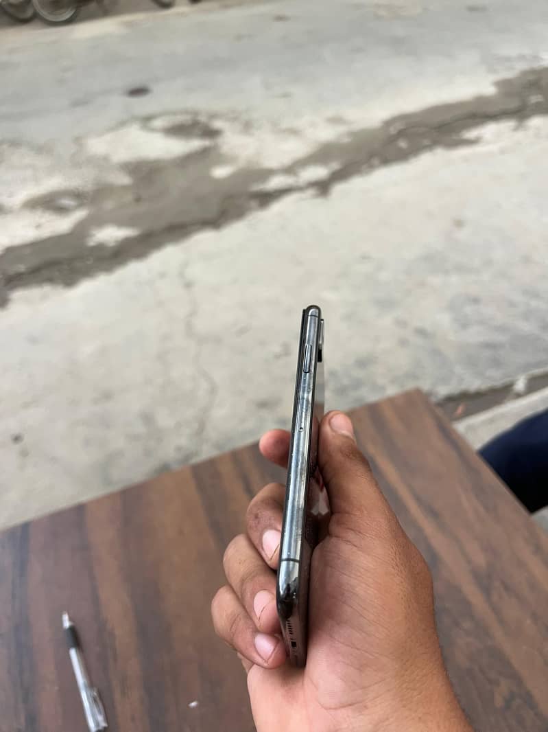 Apple iPhone X 3