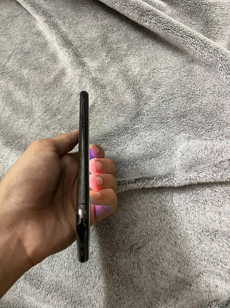Apple iPhone X 5