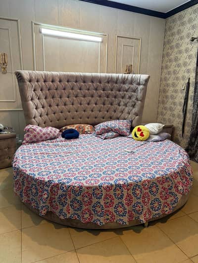 round bed