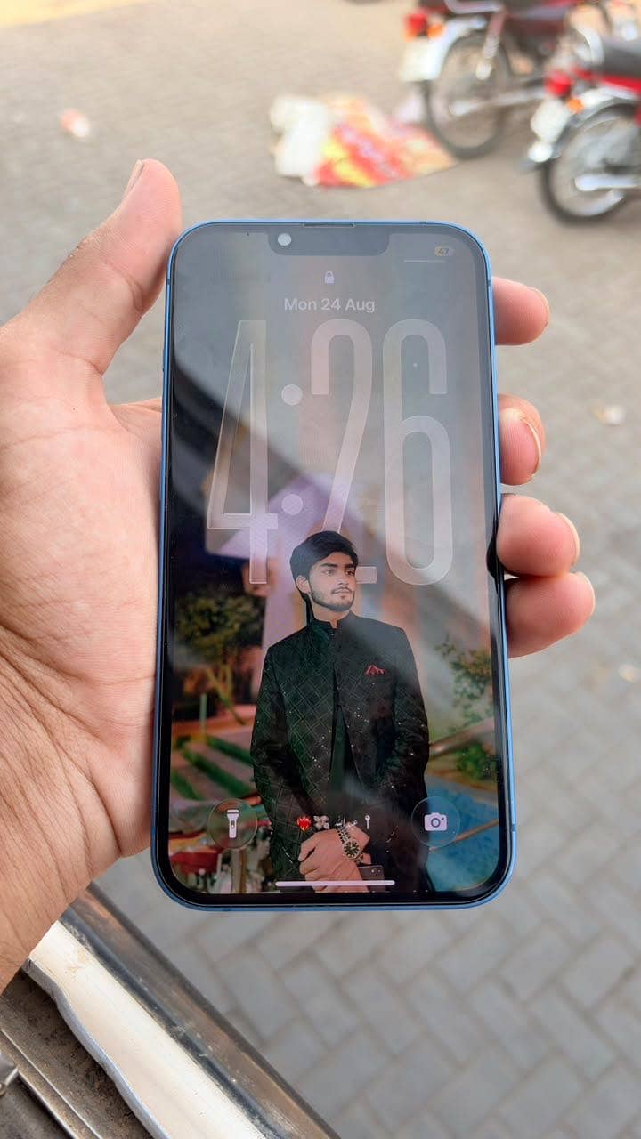 Apple iPhone 13 1