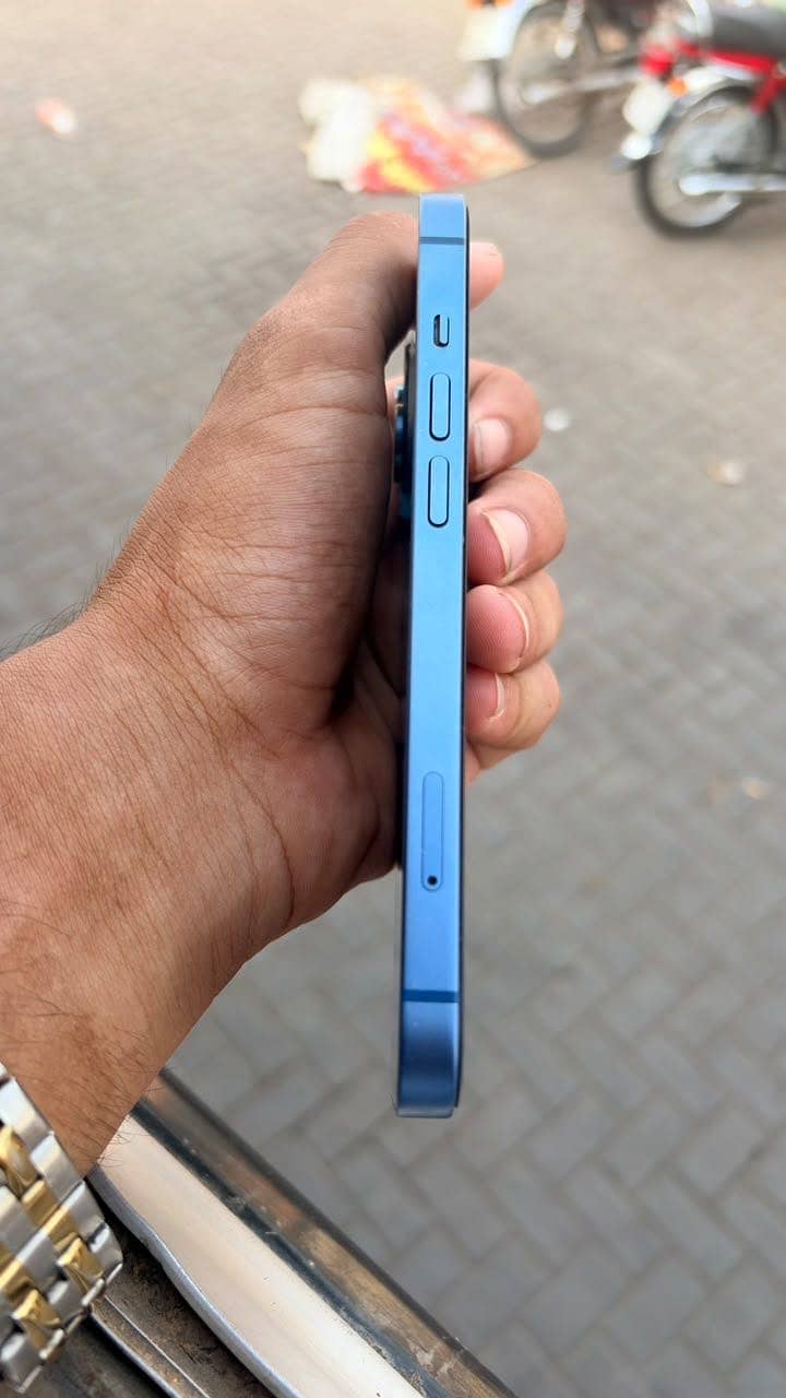 Apple iPhone 13 2