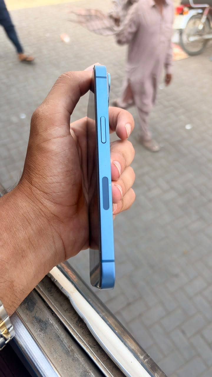 Apple iPhone 13 4