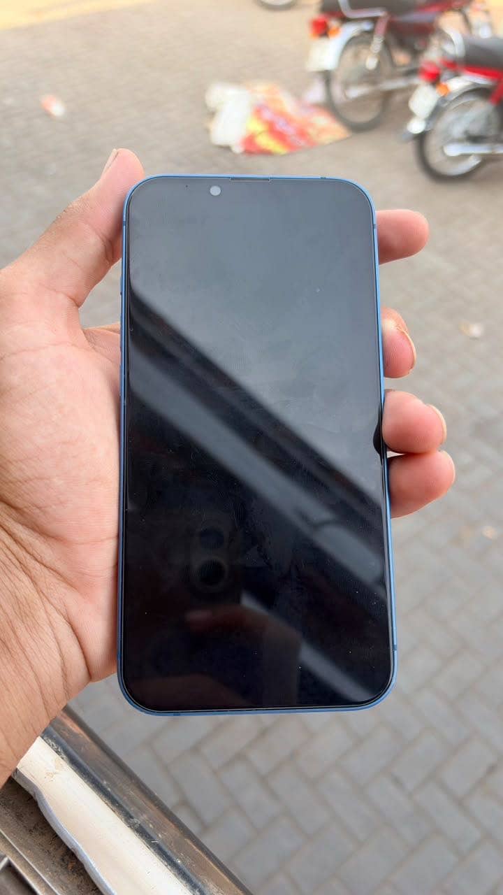 Apple iPhone 13 5
