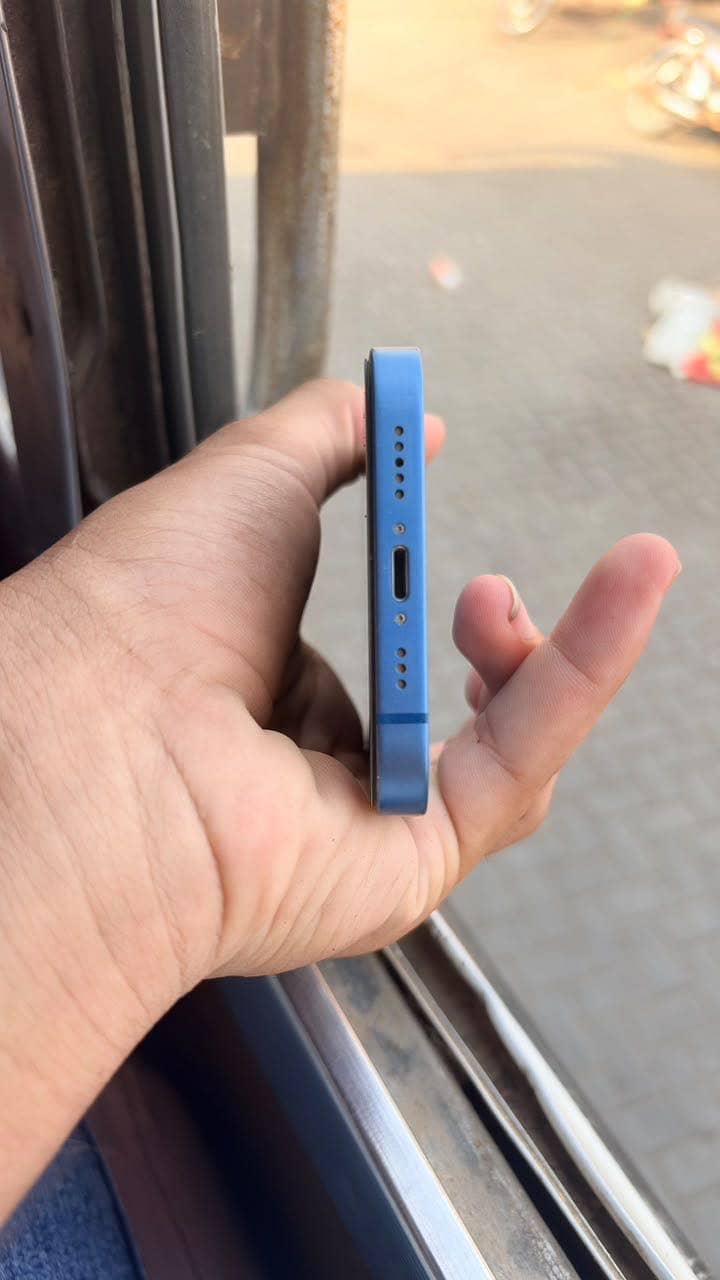 Apple iPhone 13 6