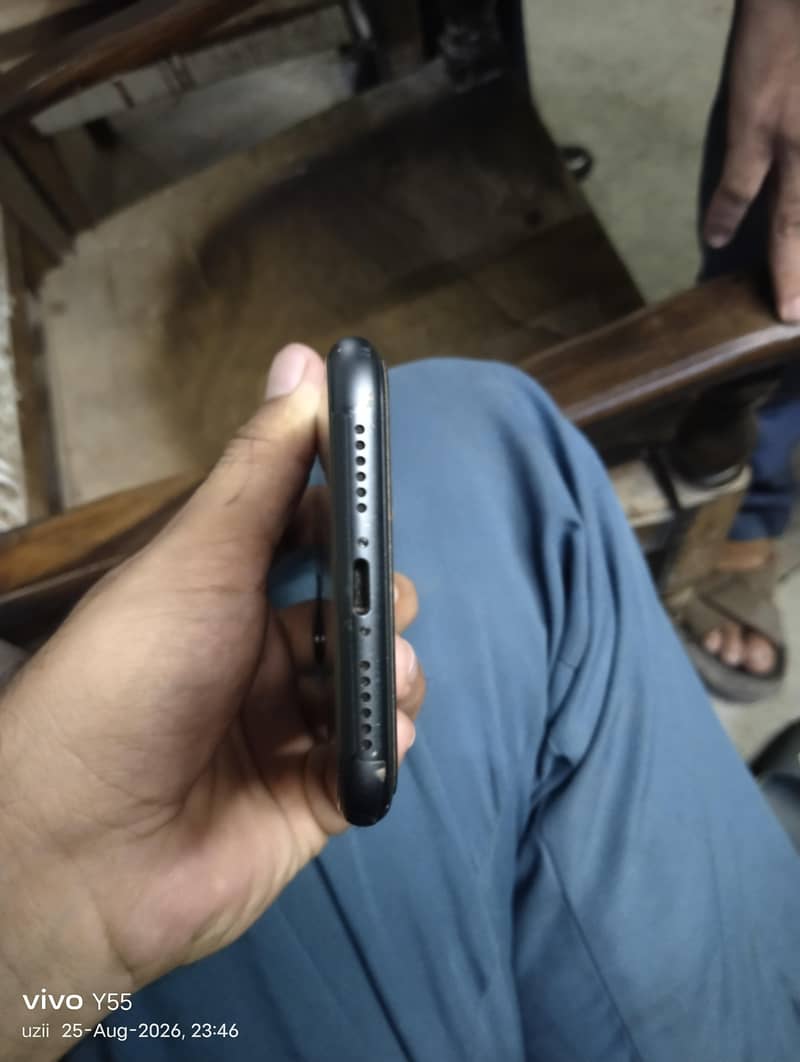Apple iPhone 11 3