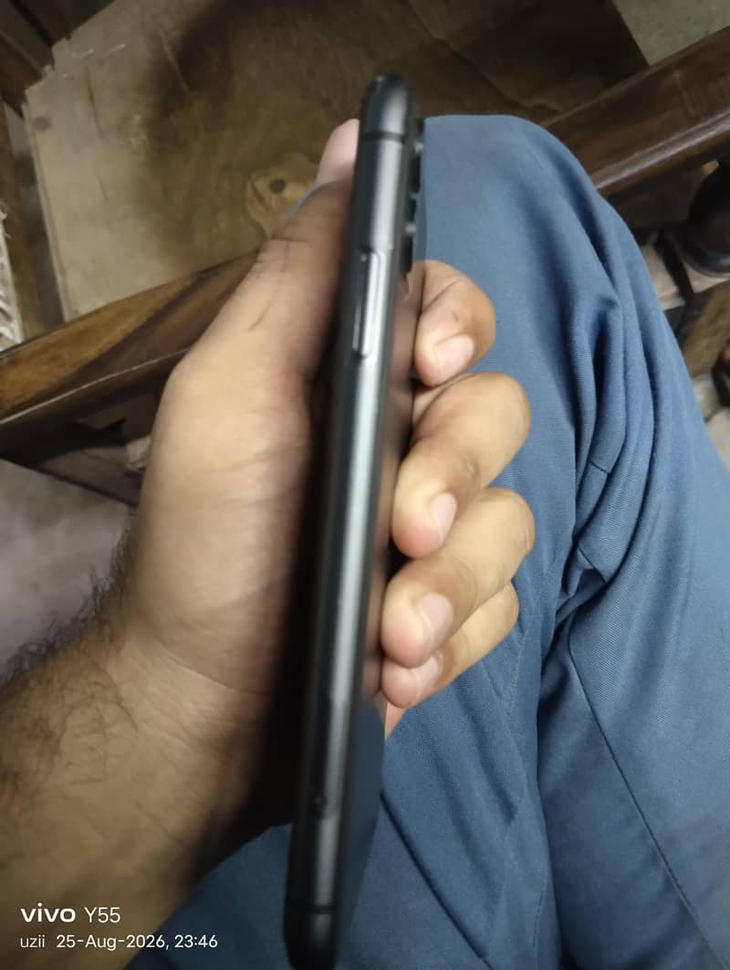 Apple iPhone 11 4