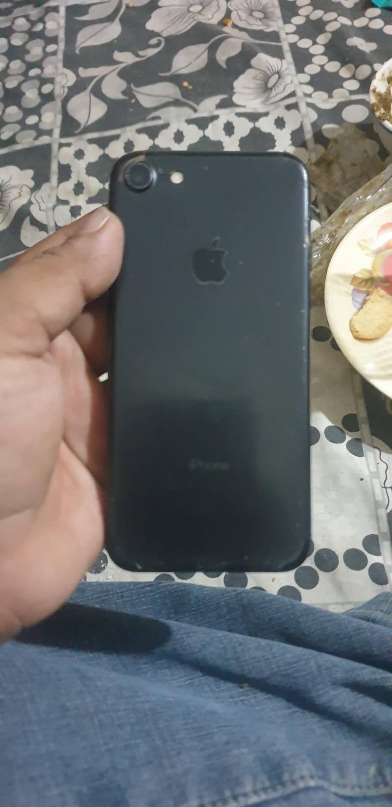 Apple iPhone 7 2