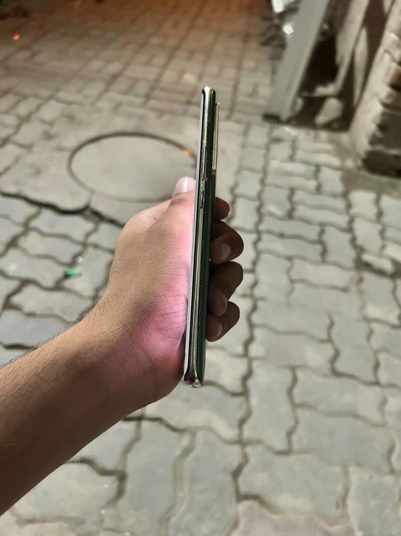 Infinix Note 40 Pro 0