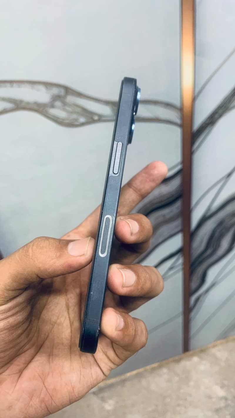 Apple iPhone 13 1