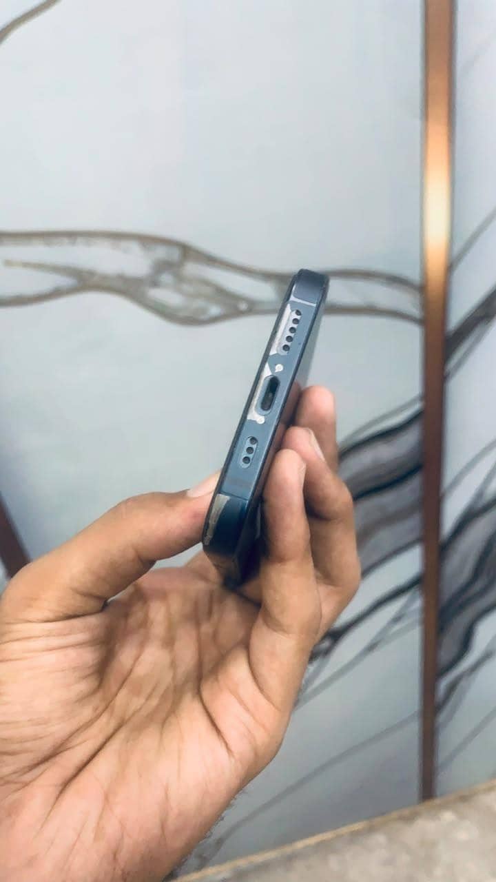 Apple iPhone 13 2