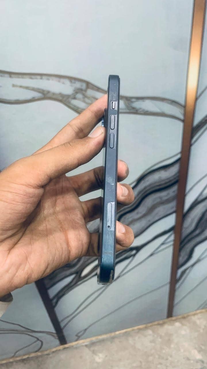Apple iPhone 13 3