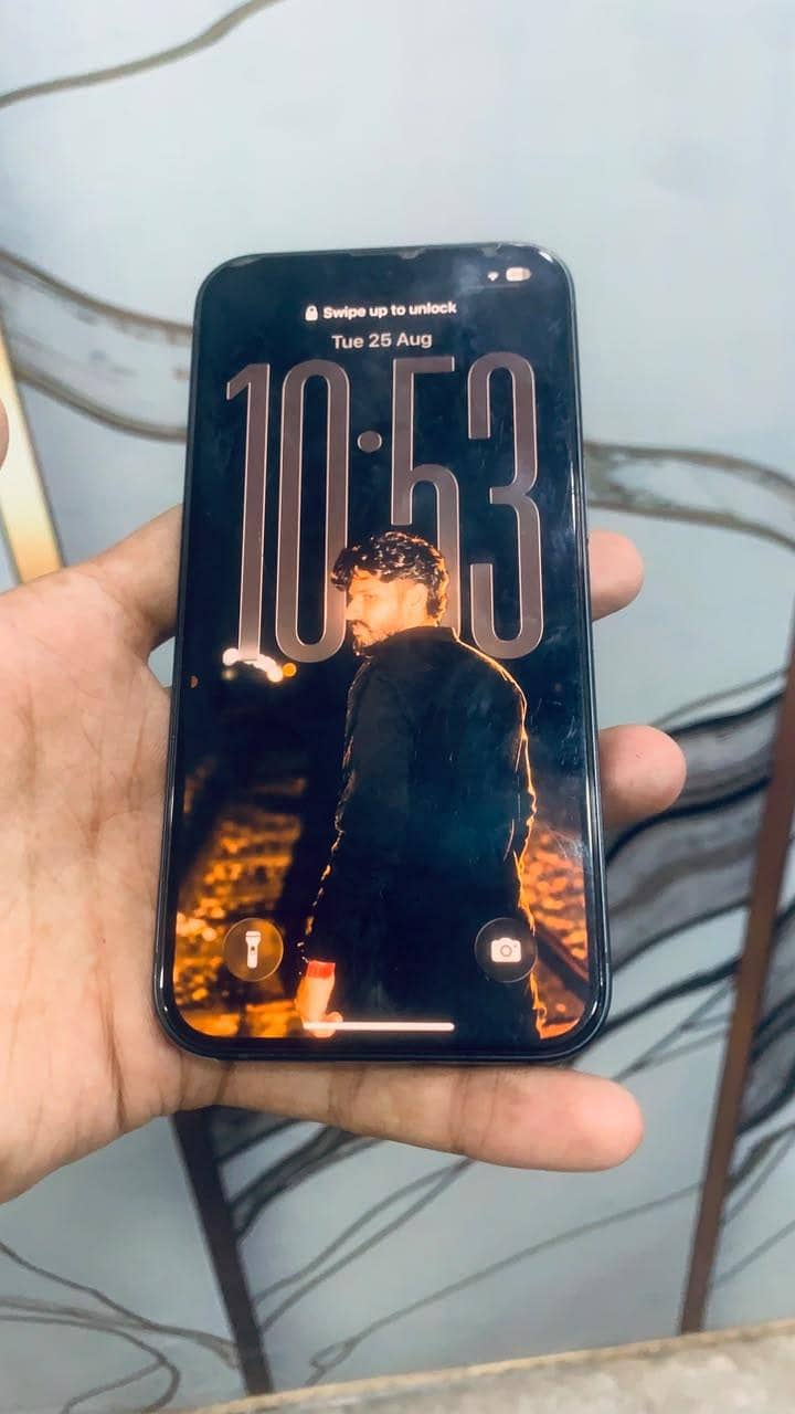Apple iPhone 13 4