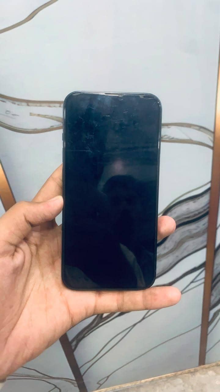 Apple iPhone 13 5