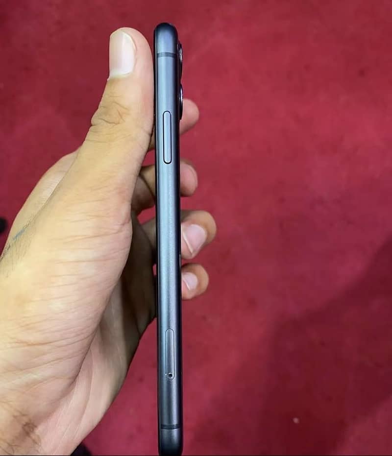 Apple iPhone 11 3