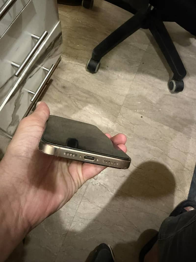 Apple iPhone 16 Pro Max 3