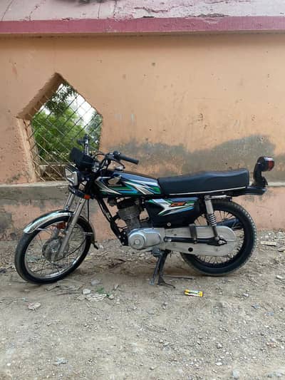 Honda 125.   model 2023.     Color black.    Karachi number.  modify
